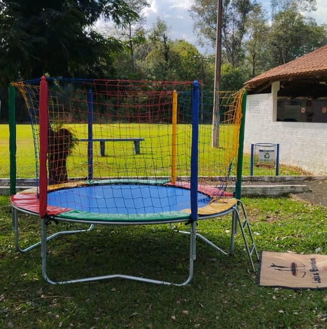 Cama elástica colorida da Lalás